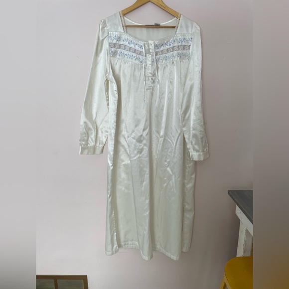 passports Other - Vintage passport night gown size large